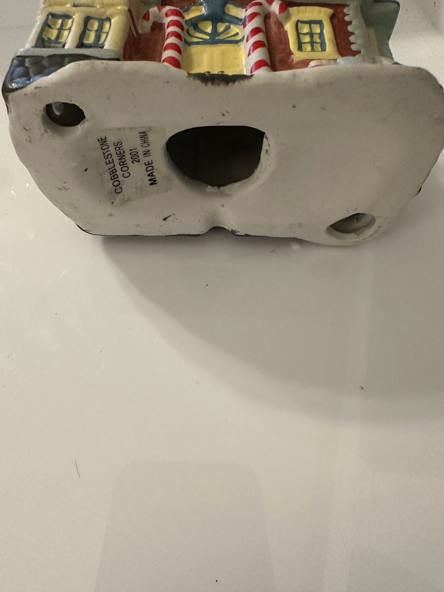 Cobblestone Corners 2001 Yellow Victorian House Christmas Village