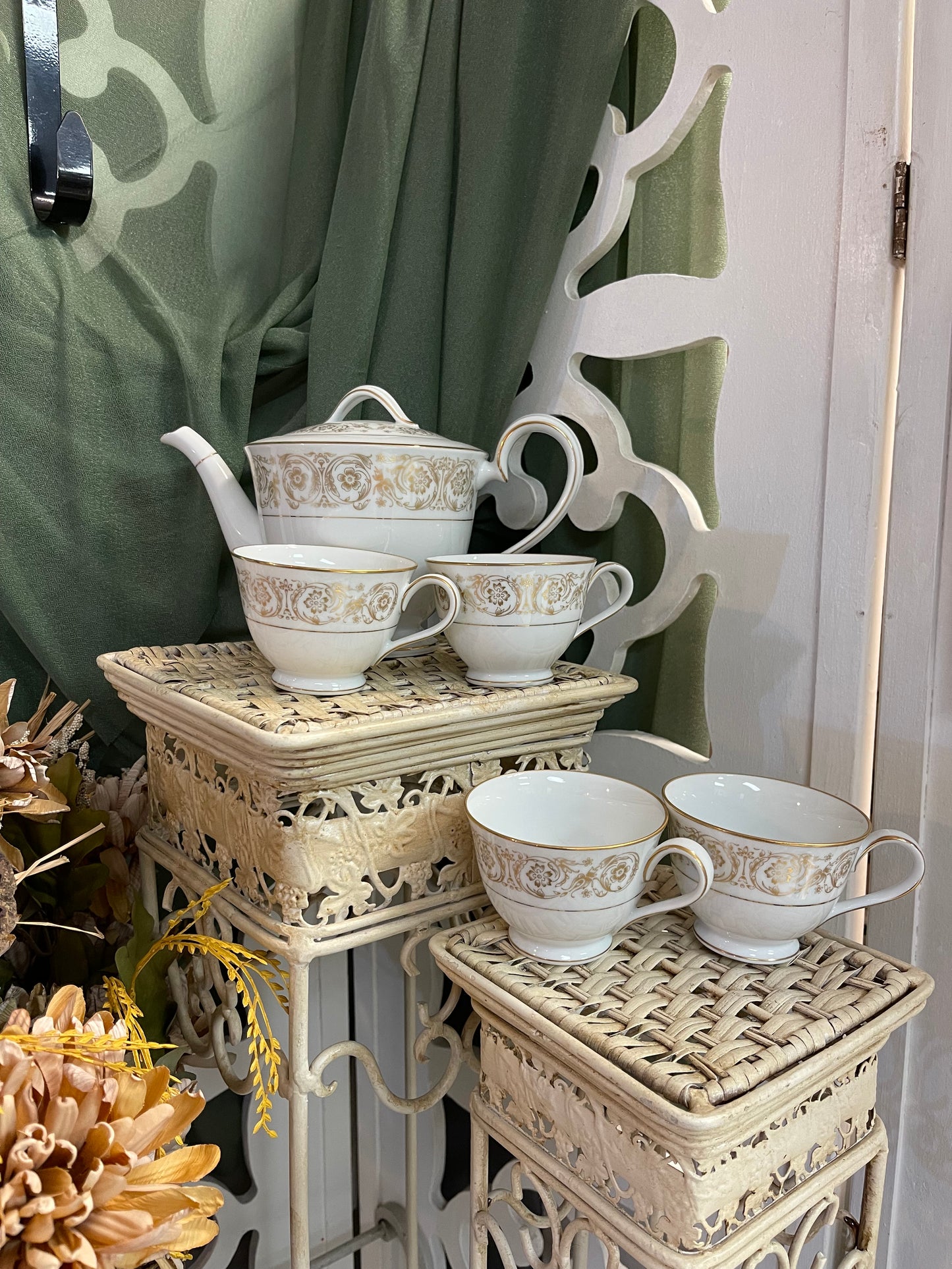 Vintage Noritake Tea Set- Teapot & 4 Cups