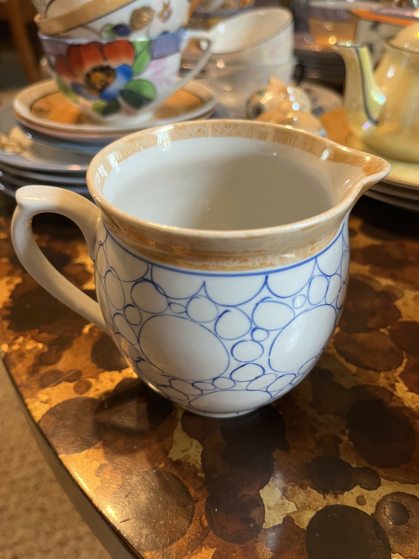 Bubble pitcher