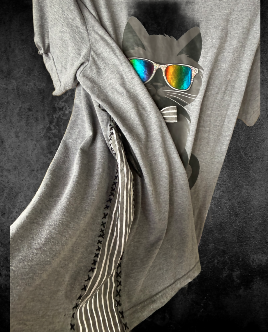A Meow of an Upcycled T-shirt Size L