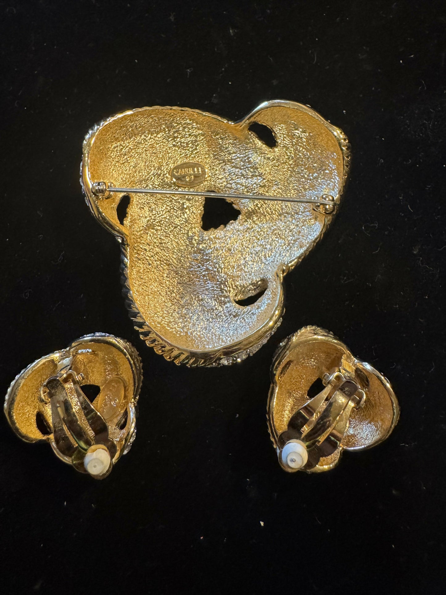 “Vintage Carolee Pavé Rhinestone Love Knot Brooch(2.5”) & Matching Clip Earring Set(1”) – Designer Signed”