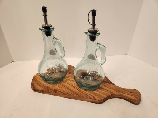 Char-Shooterie board with Oil & Vinegar bottles