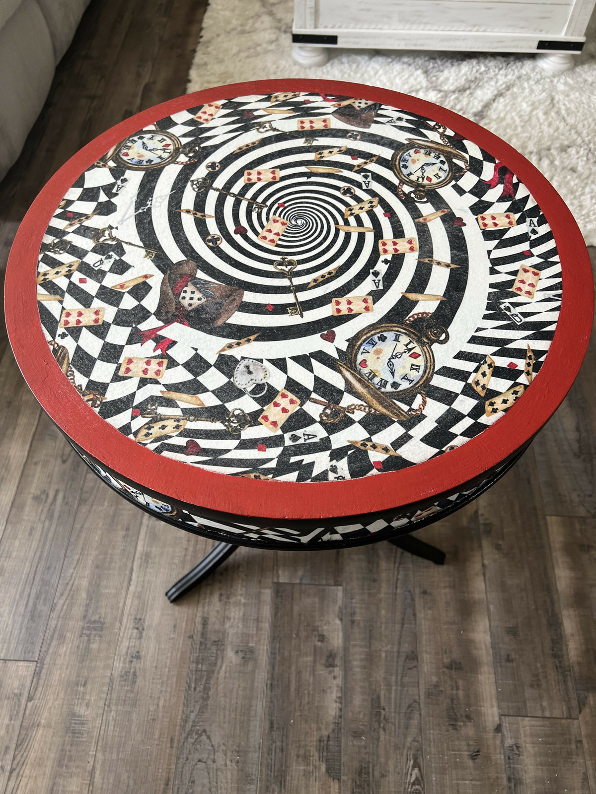 Wonderland Table