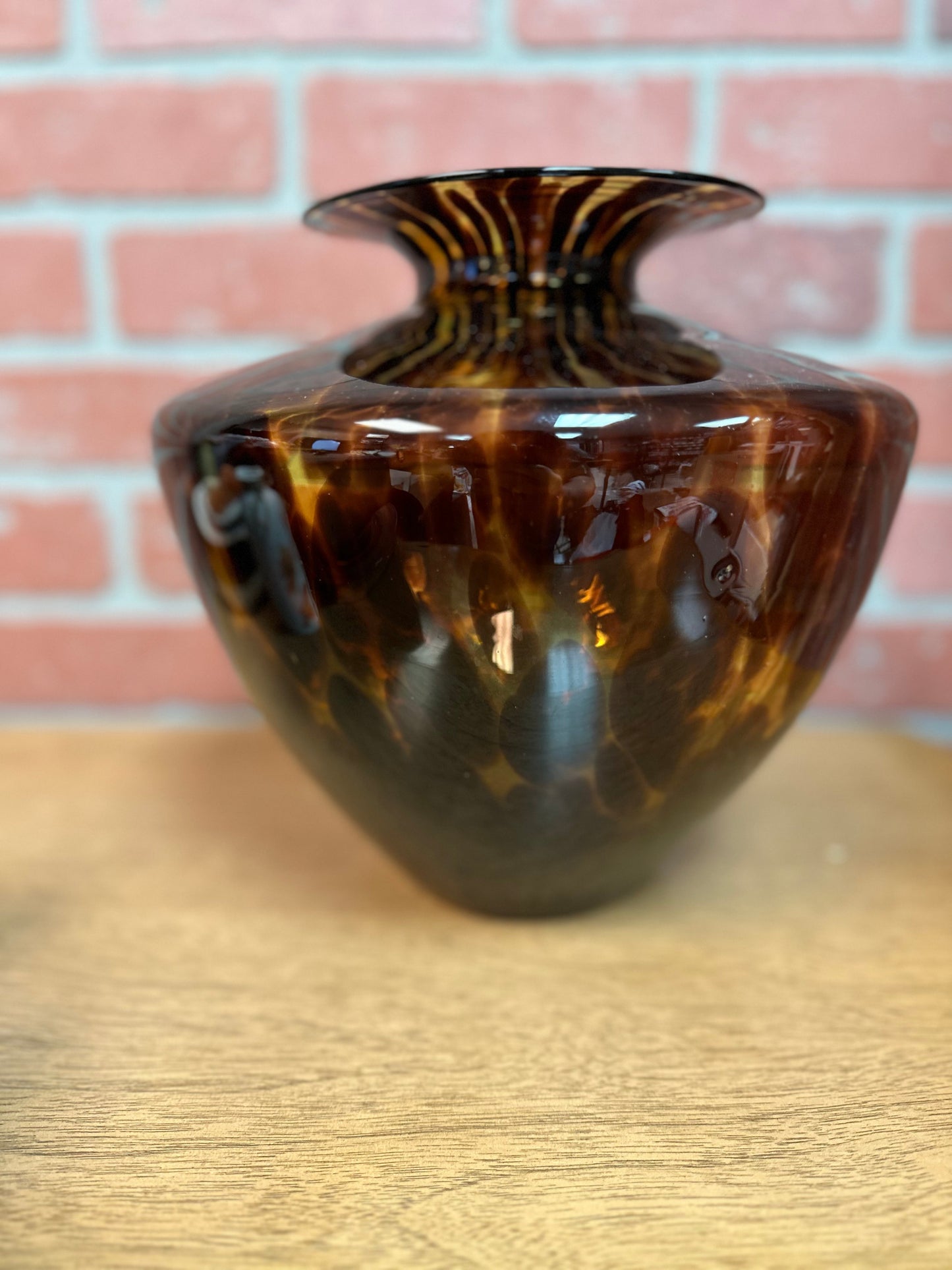 Squat Vase (brown/gold)