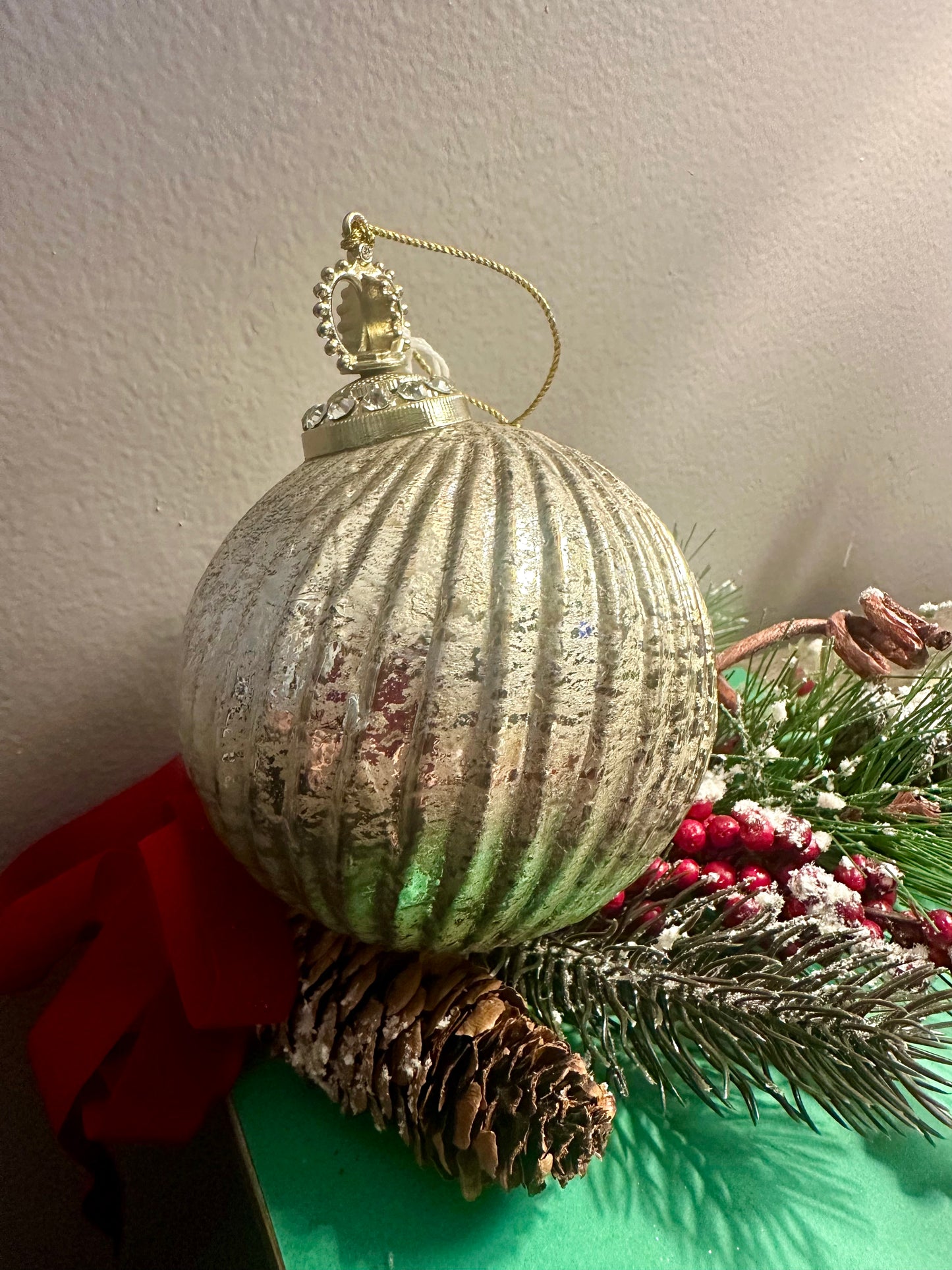 Gold Vtg Style Ornament