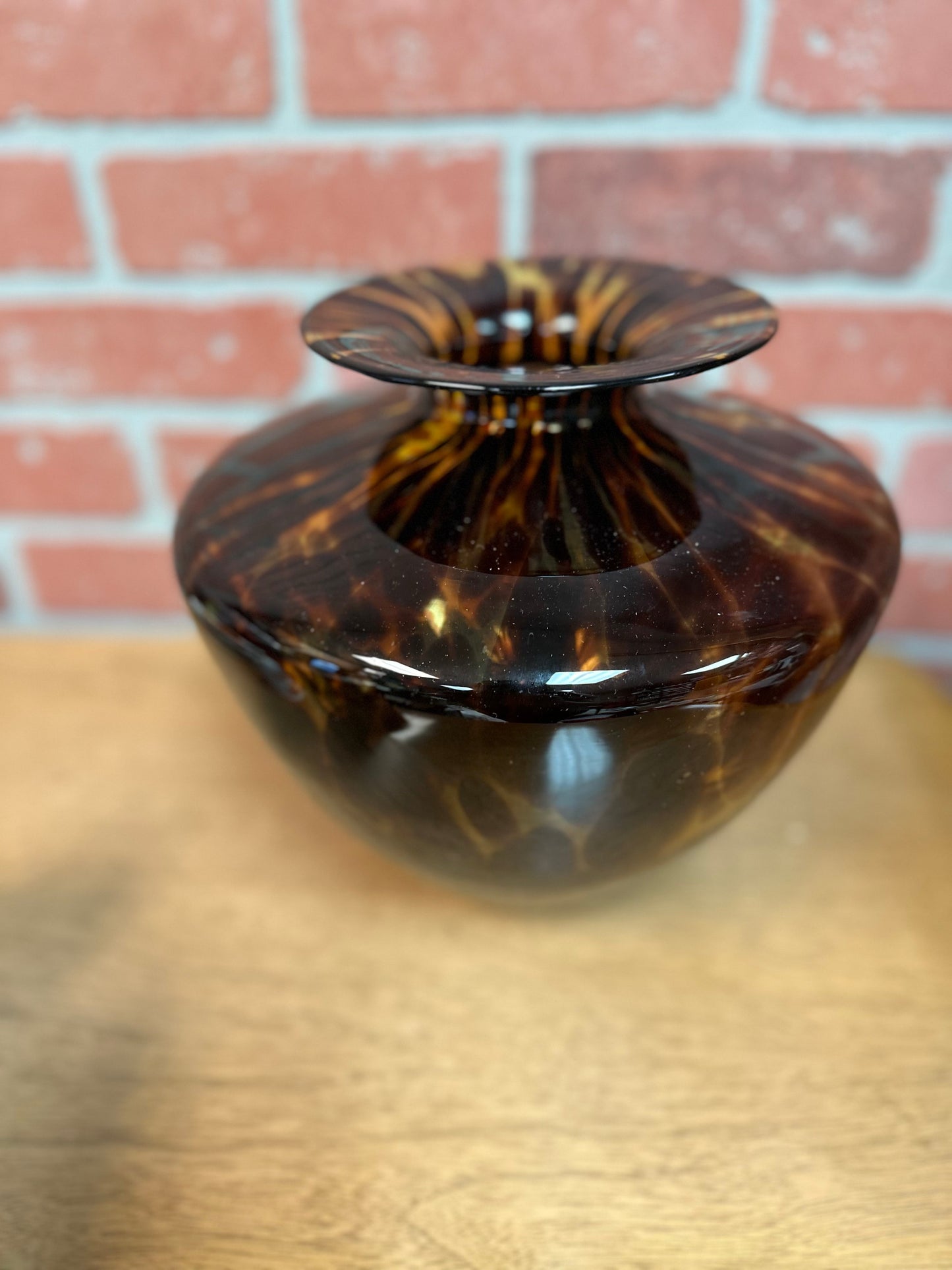 Squat Vase (brown/gold)