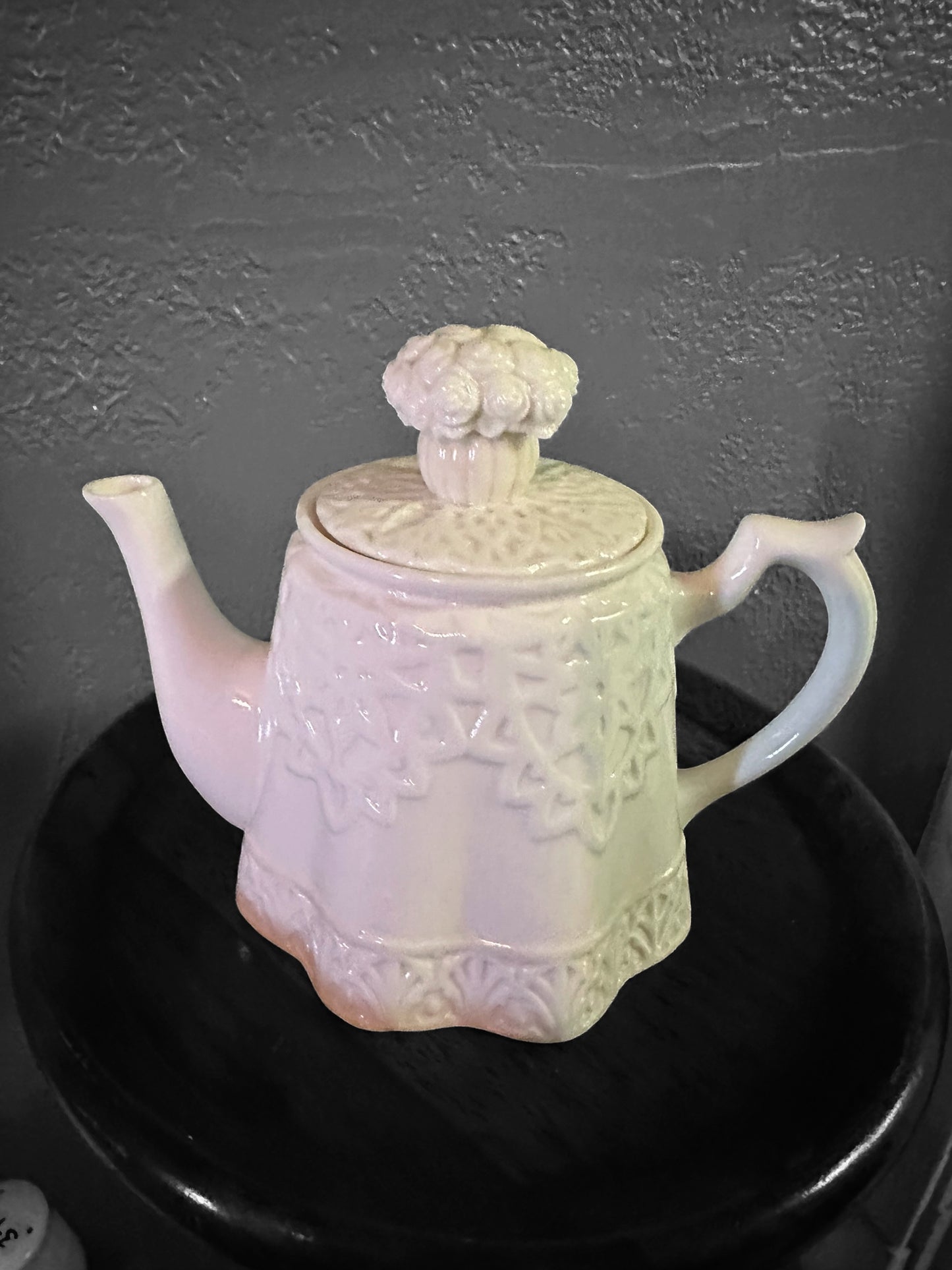 LENOX BUTLER'S PANTRY ROSE / WEAVE TEAPOT
