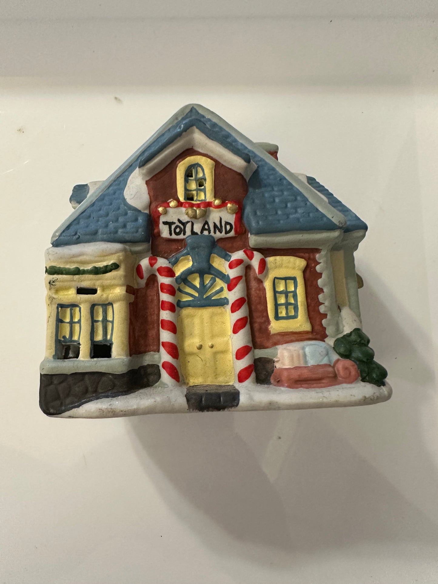 Cobblestone Corners 2001 Yellow Victorian House Christmas Village