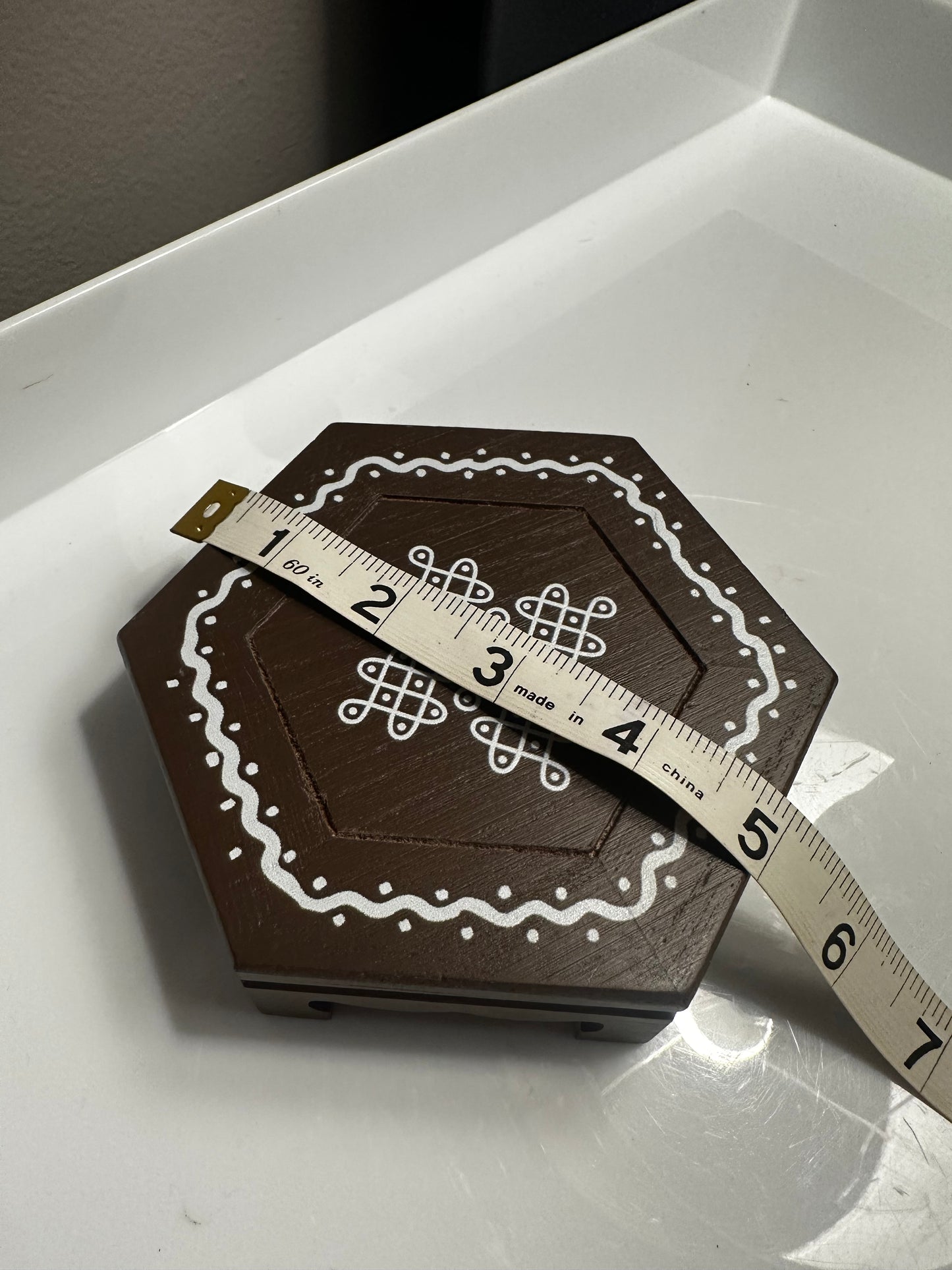 Hexagonal table riser