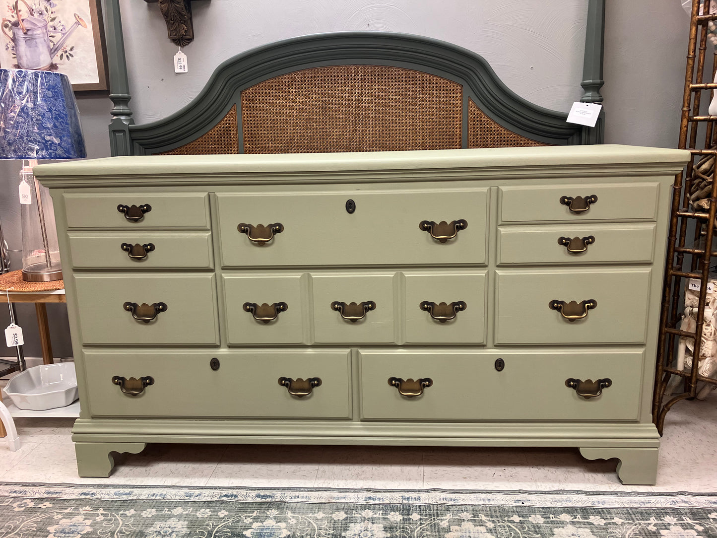 Estella's Lichen Dresser