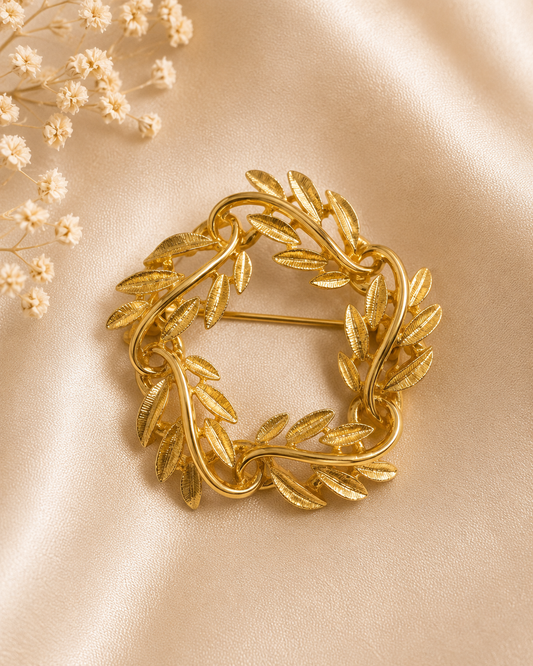 Vintage Gold Tone Laurel Wreath Brooch | Textured Leaf Circle Pin