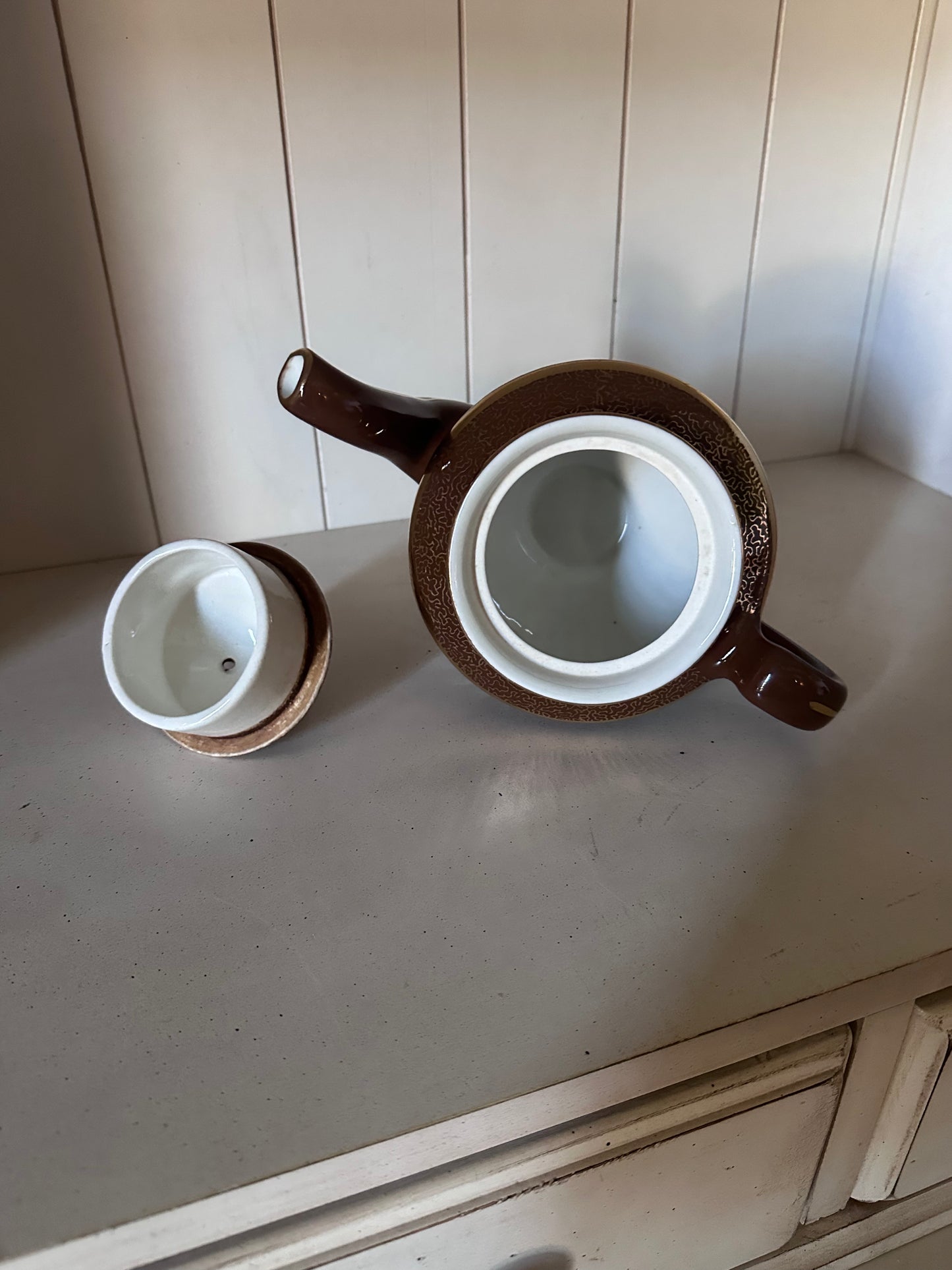 Vintage Hall 082 4-Cup Brown w/ Gold Trim