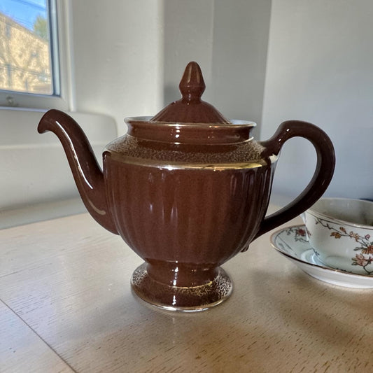 Vintage Hall 082 4-Cup Brown w/ Gold Trim