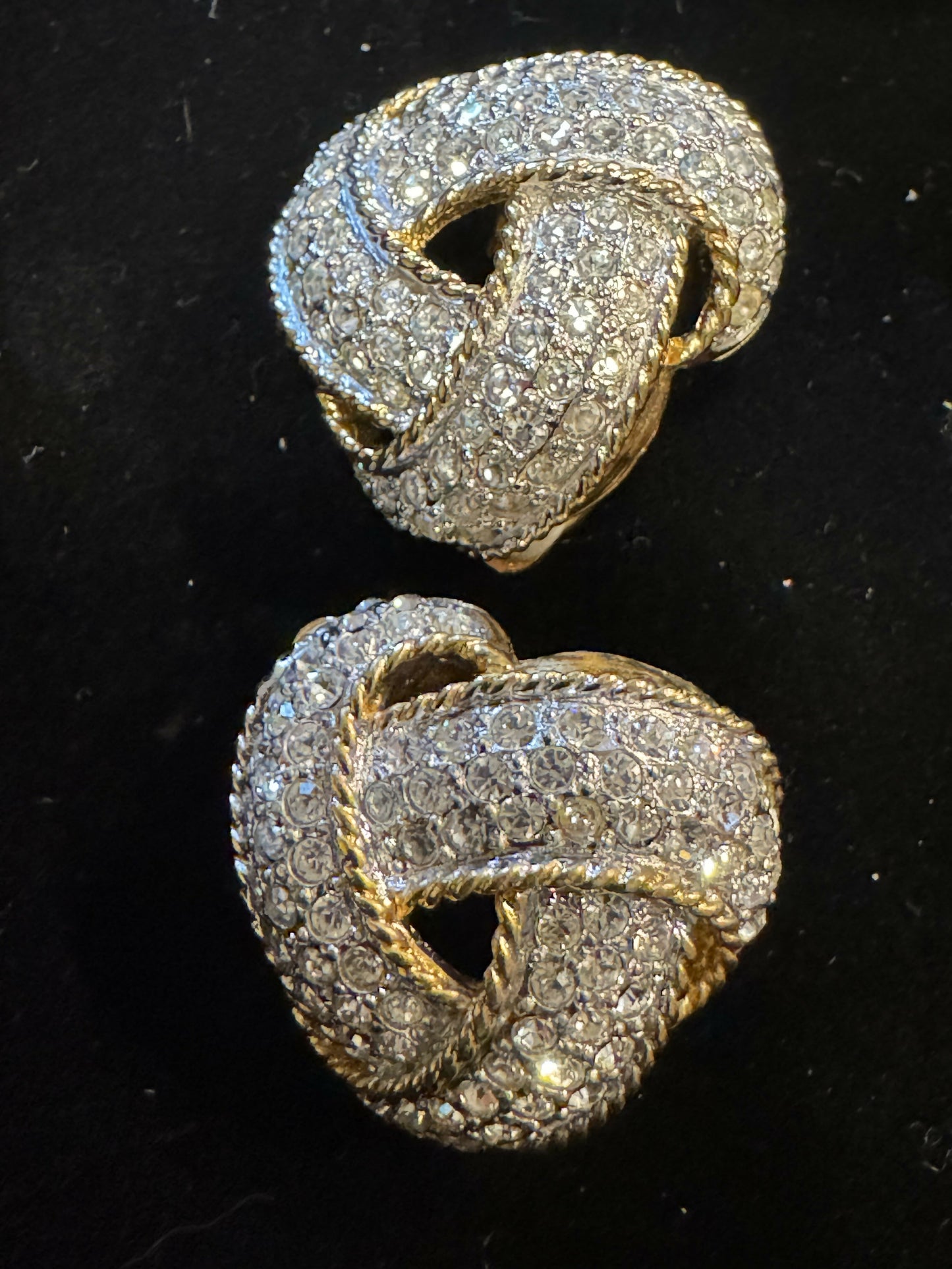 “Vintage Carolee Pavé Rhinestone Love Knot Brooch(2.5”) & Matching Clip Earring Set(1”) – Designer Signed”