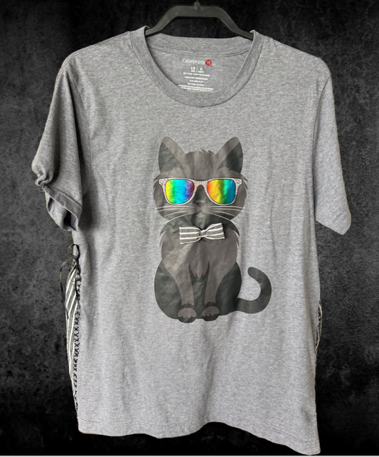 A Meow of an Upcycled T-shirt Size L