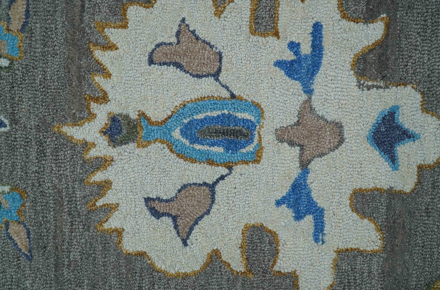 Artic Gray And Ivory Traditional Style Hand Tufted Wool Rug