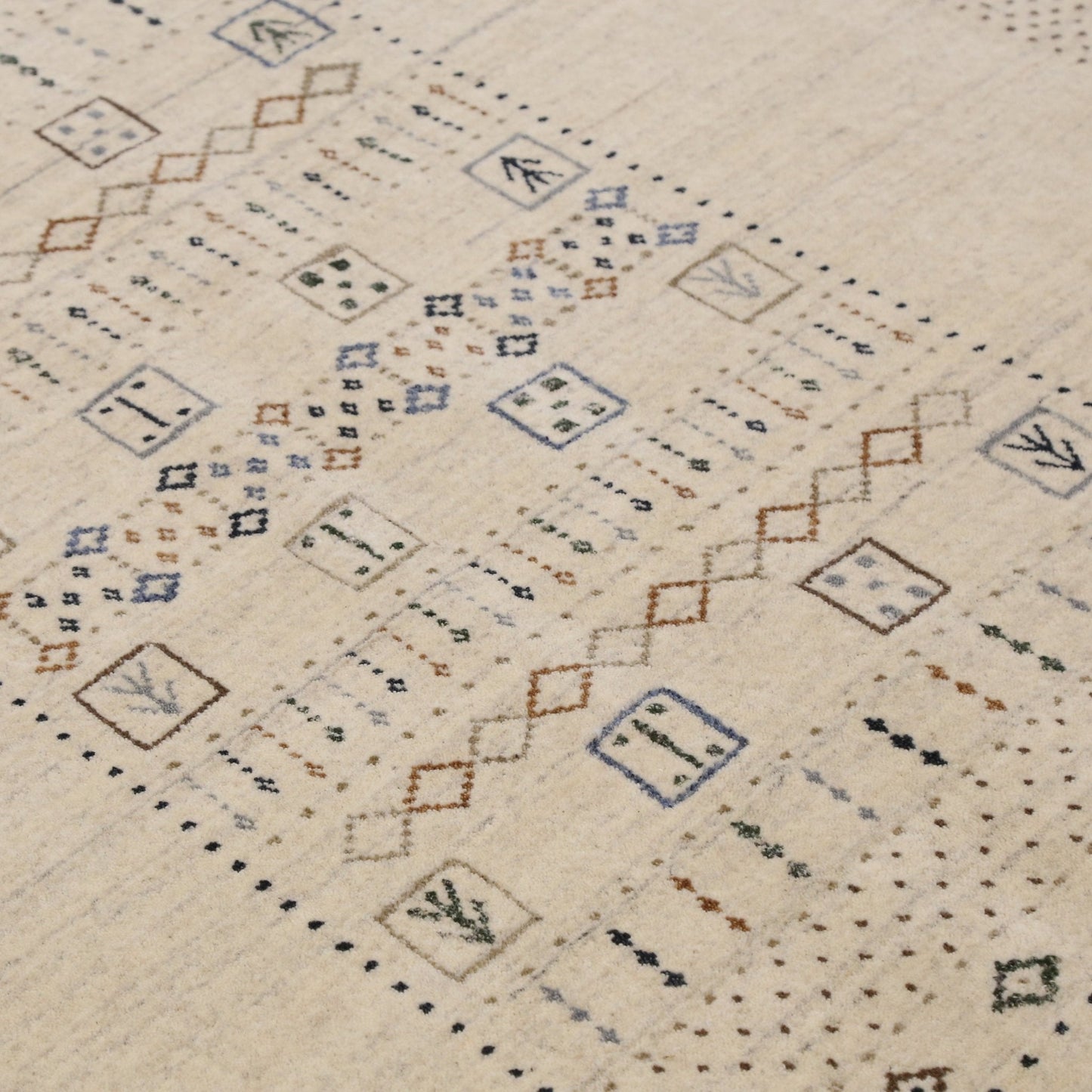 Beige Center Pattern Design Hand Loomed Wool Area Rug