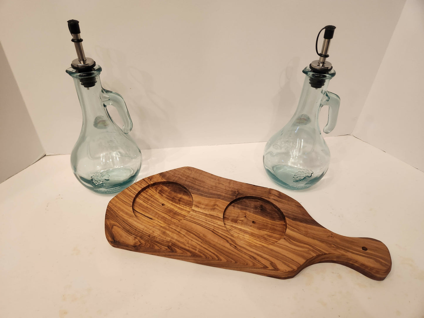 Char-Shooterie board with Oil & Vinegar bottles