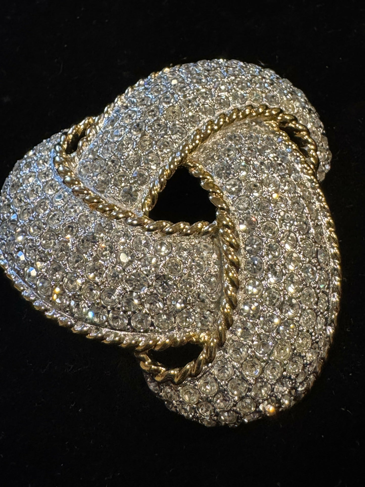 “Vintage Carolee Pavé Rhinestone Love Knot Brooch(2.5”) & Matching Clip Earring Set(1”) – Designer Signed”