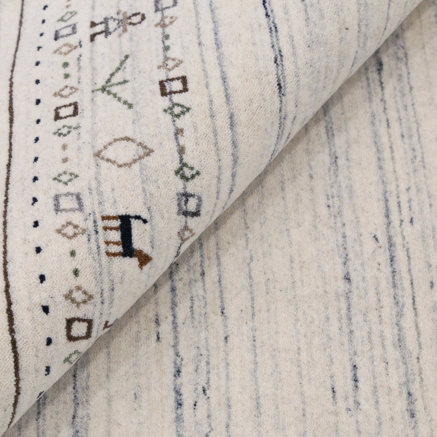 Contemporary Ivory Design Hand Loomed Wool Rug